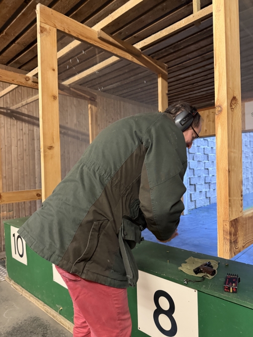 Als letzter Sch&uuml;tze l&auml;d Heiner die Waffe